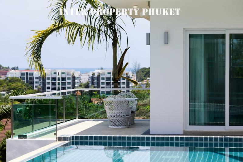 5 bedrooms villa for short-term contract only