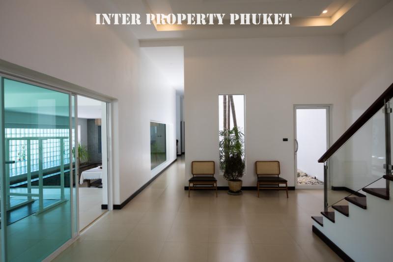 5 bedrooms villa for short-term contract only