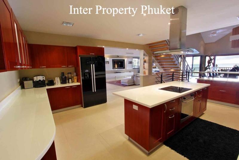 5 Bedrooms Villa in Patong for  rent 