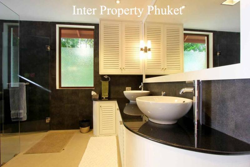 5 Bedrooms Villa in Patong for  rent 