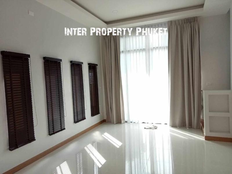 2 Bedrooms House with Pool