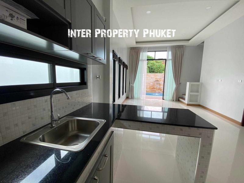 2 Bedrooms House with Pool
