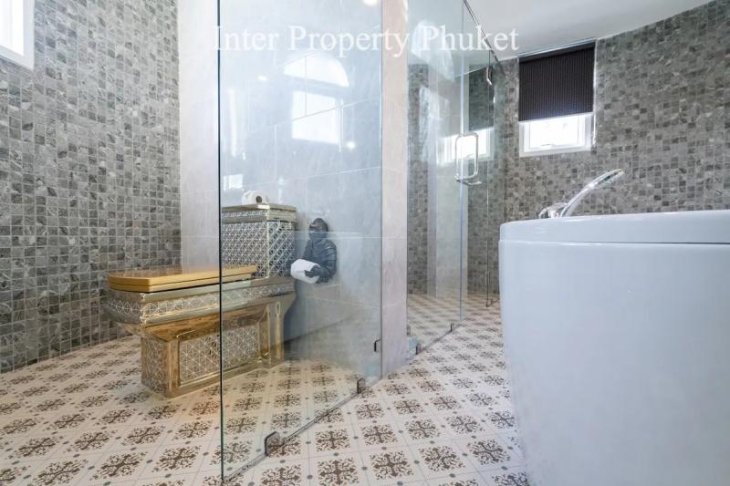 8 Bedrooms Villa in Patong for rent