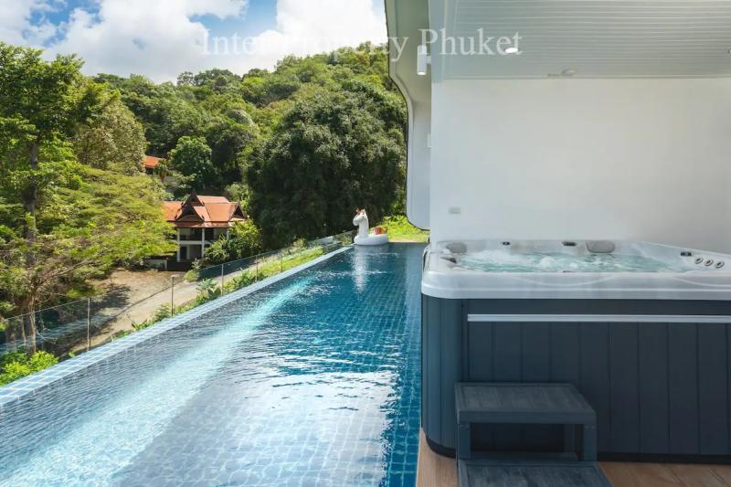 8 Bedrooms 10 Bathrooms Villa in Patong for rent