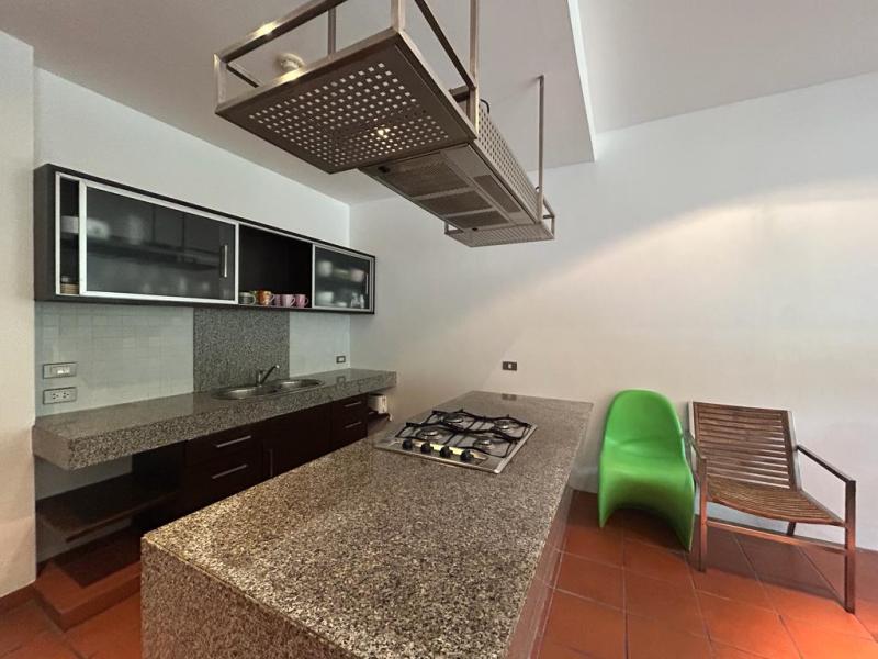 3 Bedrooms condo for rent