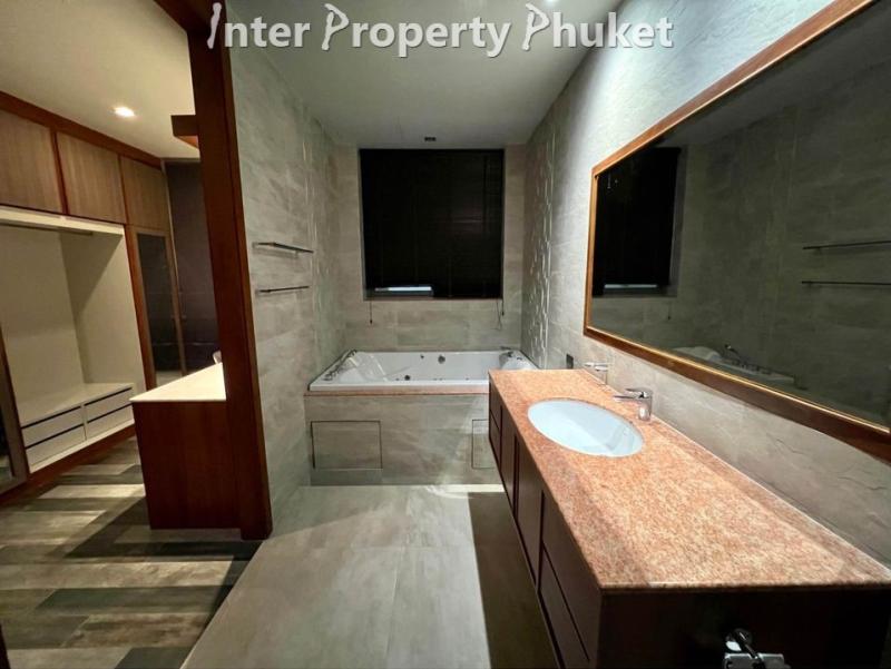 4 bedrooms available for Short term and Long term