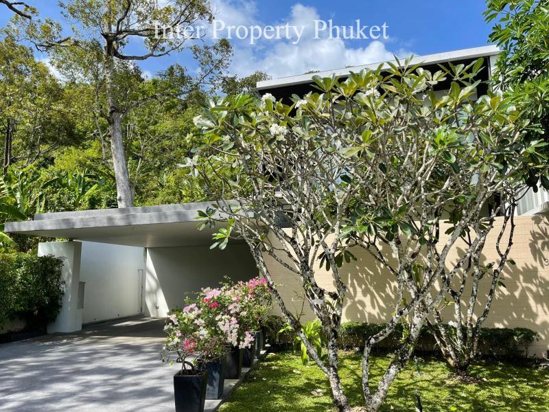 Embrace luxury living in this breathtaking sea view villa for rent