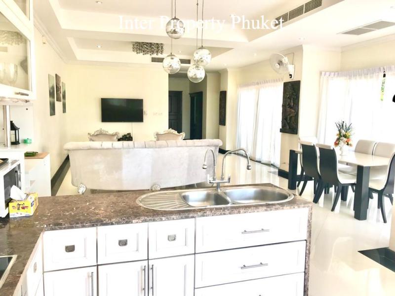 RLGN387 5 Bedrooms villa for rent