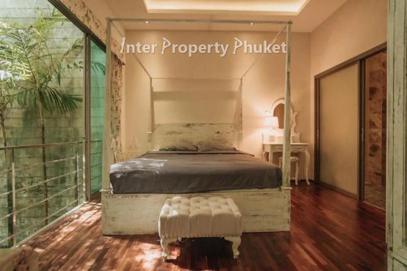 4 bedrooms + 2 rooms at top floor Luxury villa for rent